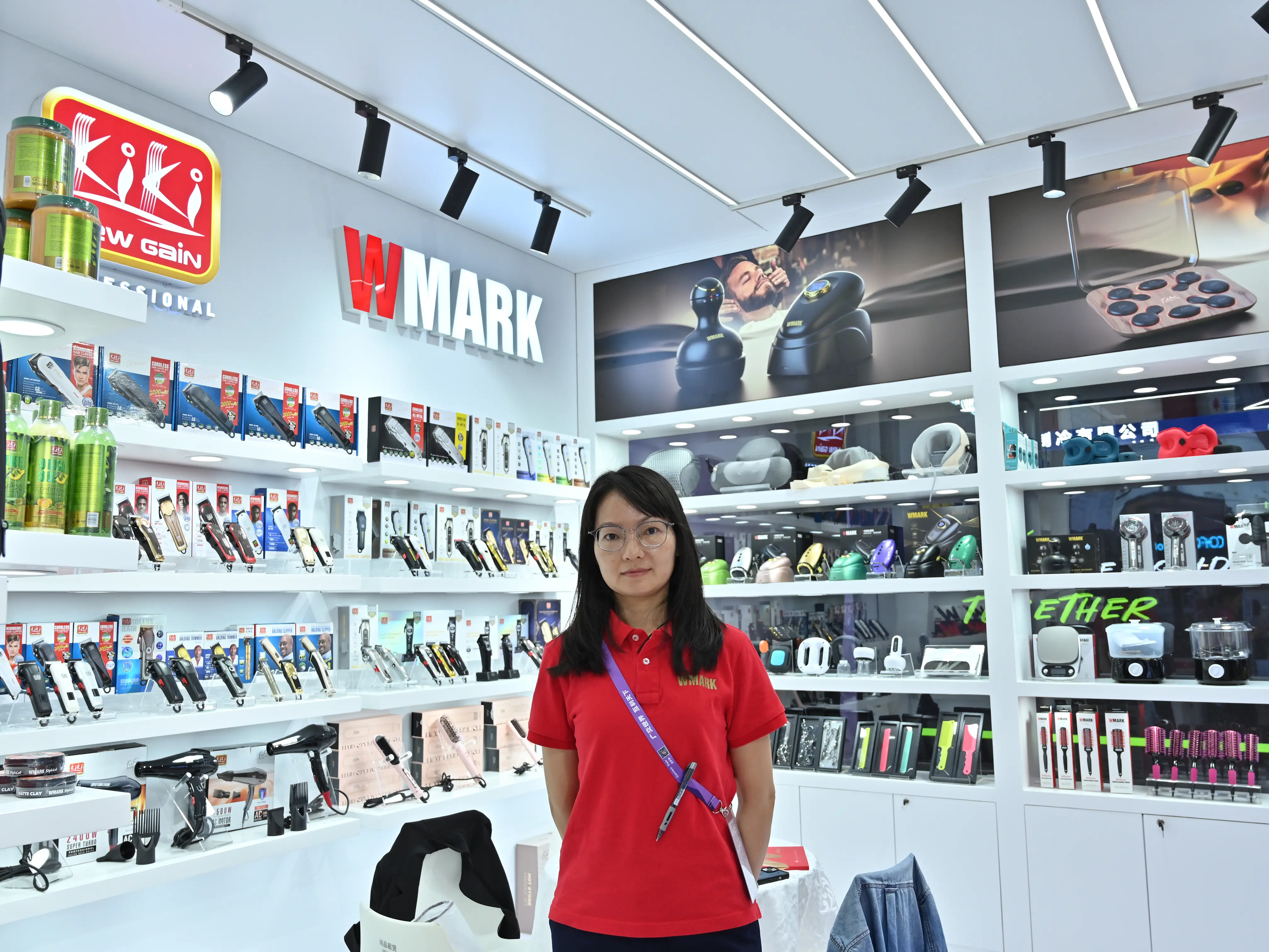 KIKI NEWGAIN booth showcasing a variety of barber tools, including clippers and trimmers, at the Canton Fair 2026.